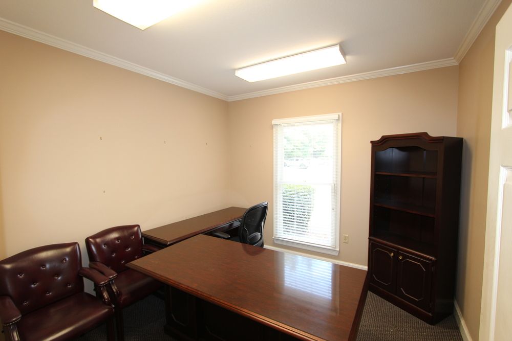 Office Space For Sale/Lease: 101 Madison Plz, Hattiesburg, MS 39402